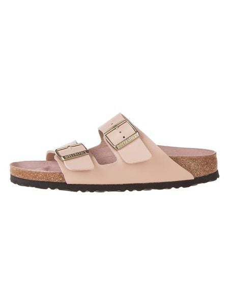 Birkenstock Klapki w kolorze jasnoróżowym rozmiar: 37. Czerwone klapki Birkenstock, bez wzorów, z otwartym noskiem, bez obcasa. Za 304.95 zł.