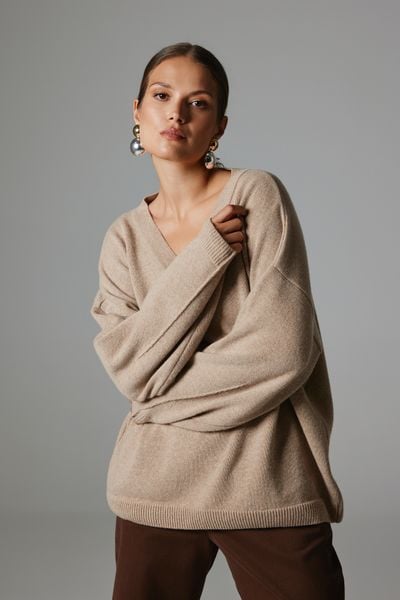 WEŁNIANY SWETER SANTE BEŻOWY One size - Flawless. Brązowe swetry Flawless, bez wzorów, z dzianiny, bez ramiączek. Za 799.00 zł.