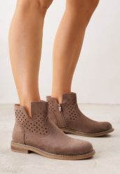 Jasnobrązowe Płaskie Botki Sztyblety z Ażurowym Wzorem ze Skórzaną Wkładką Terisina. Brązowe botki Born2be, w ażurowe wzory, bez obcasa, na płaskiej podeszwie, bez zapięcia. Za 169.99 zł.