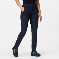 Damskie spodnie trekkingowe Pentre Stretch. Niebieskie spodnie sportowe Regatta, bez wzorów, z tkaniny, trekkingowe. W wyprzedaży za 179.99 zł.