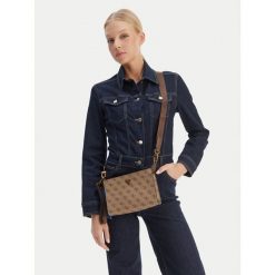 Saszetka Guess. Brązowe torby na ramię Guess, z aplikacjami, młodzieżowe, bez dodatków. Za 364.99 zł.