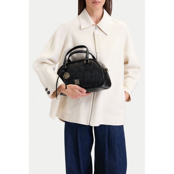 Torebka Nine West. Czarne torebki klasyczne Nine West, bez wzorów, bez dodatków. Za 229.99 zł.