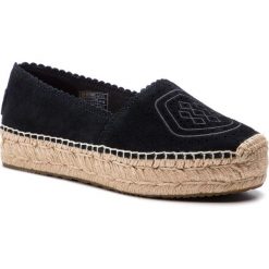 Espadryle UGG - W Heidi Perf 1100981 W/Blk. Czarne espadryle UGG, bez wzorów, z materiału, bez obcasa, na płaskiej podeszwie, bez zapięcia. W wyprzedaży za 419.00 zł.