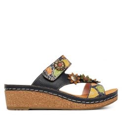 Klapki Laura Vita. Czarne klapki Laura Vita, bez wzorów, bez obcasa. Za 429.99 zł.