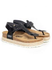 Sunbay Skórzane japonki "Yarrow" w kolorze czarnym rozmiar: 37. Czarne klapki Sunbay, bez wzorów, ze skóry, z otwartym noskiem, bez obcasa, na platformie. Za 121.80 zł.