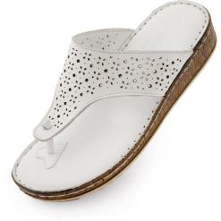 Damskie Skórzane Klapki Japonki Nell Klapki Białe. Czarne klapki ENELL, bez wzorów, bez obcasa. Za 323.99 zł.
