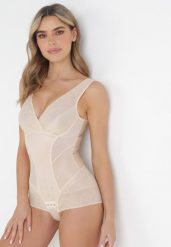 Beżowe Modelujące Body z Kopertowym Dekoltem Yatis. Brązowe body Born2be, xxl, bez wzorów, z koronki. Za 74.99 zł.