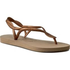 Sandały HAVAIANAS - Luna 41296975282 Rose Gold/Rose Go. Brązowe klapki Havaianas, bez wzorów, z tworzywa sztucznego, sportowe, bez obcasa, bez zapięcia. W wyprzedaży za 69.00 zł.