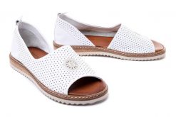 ARTIKER RELAKS 44C0689 biały, sandały damskie. Białe sandały Artiker Relaks, bez wzorów, ze skóry, bez obcasa, bez zapięcia. Za 259.90 zł.