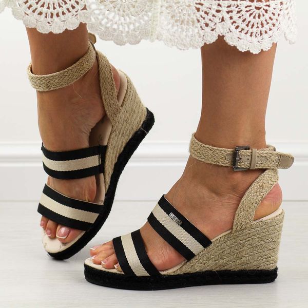 Czarne espadryle, sandały damskie Big Star Ll274884. Czarne sandały Big Star, bez wzorów, z tkaniny, retro, bez obcasa, na koturnie, bez zapięcia. Za 119.80 zł.