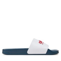 Klapki adidas. Białe klapki Adidas, bez wzorów, bez obcasa. Za 109.99 zł.