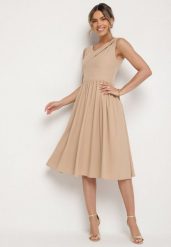 Beżowa Klasyczna Rozkloszowana Sukienka Vices Tolissela. Brązowe sukienki Born2be, na co dzień, l, z aplikacjami, eleganckie, bez kołnierzyka, bez ramiączek, midi, rozkloszowane. Za 119.99 zł.