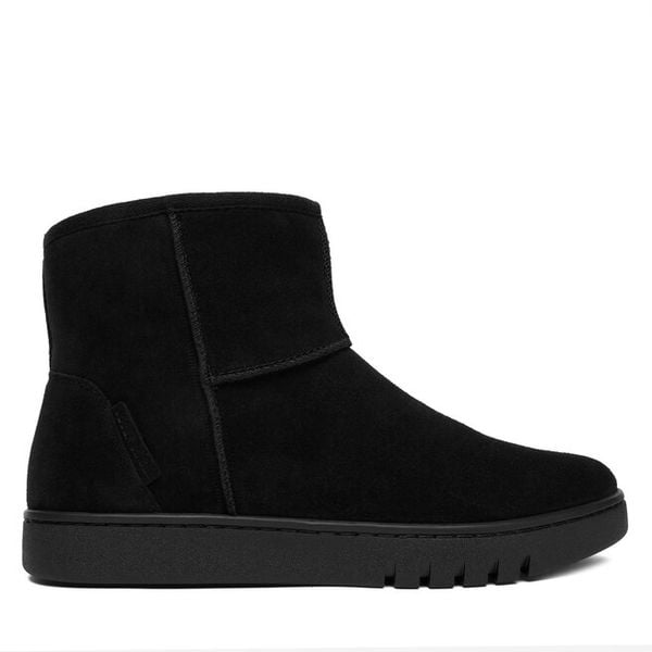 Botki Josef Seibel. Czarne botki Josef Seibel, bez wzorów, bez obcasa, na płaskiej podeszwie, bez zapięcia. Za 609.99 zł.