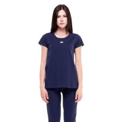 Podstawowy damski t-shirt z krótkim rękawem i okrągłym dekoltem. Białe t-shirty LEONE 1947 APPAREL, l, bez wzorów, z tkaniny, bez kołnierzyka, bez ramiączek. W wyprzedaży za 77.40 zł.