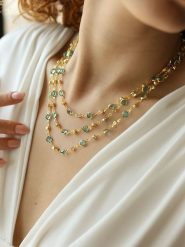 L'Atelier de Gaia Pozłacany naszyjnik z kryształami - dł. 48 cm rozmiar: onesize. Niebieskie naszyjniki L'Atelier de Gaia, z kryształem, pozłacane. Za 91.77 zł.