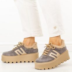 Taupe skórzane sneakersy damskie Filippo Dp7110/26. Obuwie sportowe Filippo, na jesień, z dzianiny, bez zapięcia. Za 299.00 zł.