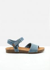 Sandały Mustang z materiału przypominającego jeans. Niebieskie obuwie sportowe bonprix, z jeansu, bez zapięcia. Za 249.99 zł.