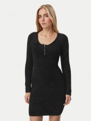 Guess Sukienka dzianinowa W6BK89 Z1921 Czarny Regular Fit. Czarne sukienki Guess, xxl, z aplikacjami, z dzianiny, bez kołnierzyka, bez ramiączek. Za 474.99 zł.
