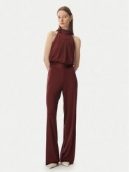 Guess Kombinezon W6GK12 K2937 Bordowy Regular Fit. Czerwone sukienki Guess, xxl, z aplikacjami, z syntetyku, bez kołnierzyka, bez ramiączek. Za 694.99 zł.