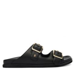 Klapki BOSS. Czarne klapki Boss, bez wzorów, bez obcasa. Za 869.99 zł.