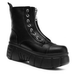 Botki DeeZee. Czarne botki DeeZee, bez wzorów, bez obcasa, na koturnie, bez zapięcia. Za 159.99 zł.