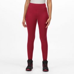 Holeen II Regatta damskie turystyczne legginsy. Czerwone legginsy Regatta, bez wzorów, z tkaniny. W wyprzedaży za 74.99 zł.