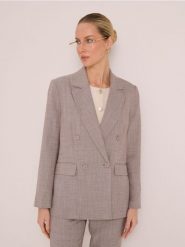 Dwurzędowy żakiet z domieszką wiskozy - beżowy. Brązowe marynarki i żakiety Sinsay, l, bez wzorów, z wiskozy. Za 79.99 zł.