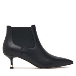 Botki Liu Jo. Czarne botki Liu Jo, bez wzorów, bez obcasa, na szpilce, bez zapięcia. Za 829.99 zł.