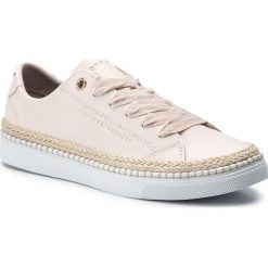 Espadryle TOMMY HILFIGER - Tommy Jute City Sneaker FW0FW04145 Silver Peony 658. Czerwone espadryle TOMMY HILFIGER, bez wzorów, z materiału, bez obcasa, na płaskiej podeszwie, bez zapięcia. W wyprzedaży za 299.00 zł.