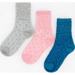Skarpetki 3 pack - Jasny szar. Skarpety Reserved. W wyprzedaży za 14.99 zł.