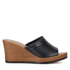 Klapki Lasocki. Czarne klapki Lasocki, bez wzorów, bez obcasa. Za 169.99 zł.