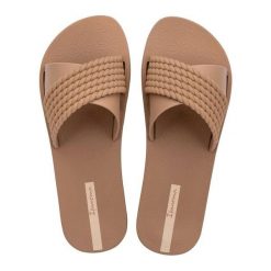 Buty klapki damskie Ipanema Street II. Brązowe klapki Ipanema, bez wzorów, z gumy, bez obcasa. Za 99.00 zł.