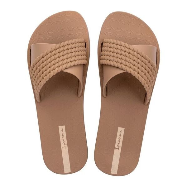 Buty klapki damskie Ipanema Street II. Brązowe klapki Ipanema, bez wzorów, z gumy, bez obcasa. Za 84.99 zł.