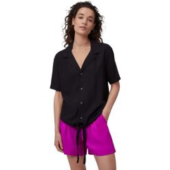 Koszula O'Neill Cali Woven, Kobiety. Czarne koszule O'Neill, bez wzorów, z wiskozy, bez kołnierzyka, bez ramiączek. W wyprzedaży za 190.00 zł.