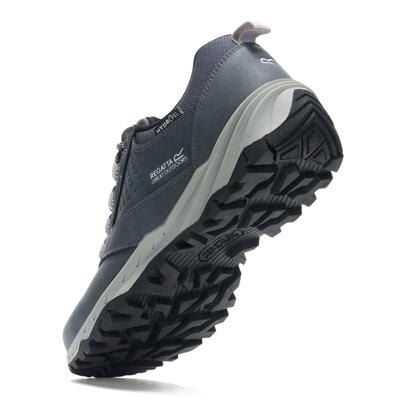 Damskie buty wodoodporne Amble Low. Brązowe trekkingi Regatta, ze skóry, trekkingowe. Za 249.99 zł.