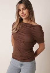 Brązowa Bluzka z Wiskozy na Krótki Rękaw z Koronką i Dekoltem Typu Woda na Plecach Hermastis. Brązowe bluzki Born2be, m, z aplikacjami, z jeansu, eleganckie, bez kołnierzyka, bez ramiączek. Za 59.99 zł.