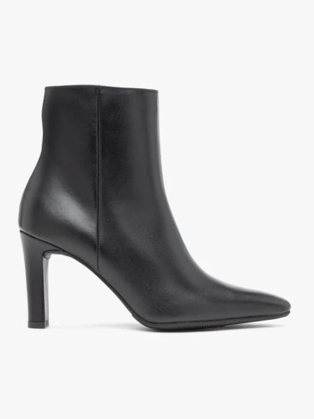 Czarne skórzane botki na szpilce. Czarne botki Ryłko, bez wzorów, ze skóry, za kostkę, bez obcasa, na obcasie, bez zapięcia. Za 499.99 zł.