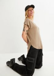 T-shirt. Zielone t-shirty bonprix, bez wzorów, bez kołnierzyka, bez ramiączek. Za 59.99 zł.