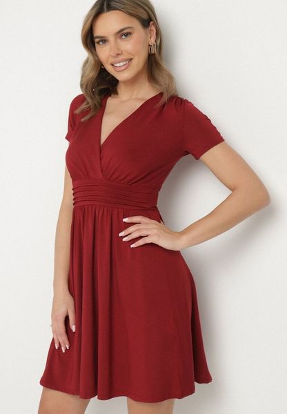 Bordowa Rozkloszowana Sukienka z Wiskozą o Kopertowym Kroju z Marszczeniem Adivas. Czerwone sukienki Born2be, na co dzień, l, bez wzorów, z wiskozy, eleganckie, bez kołnierzyka, bez ramiączek, mini, kopertowe. Za 139.99 zł.