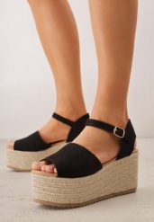 Czarne Sandały na Koturnie z Plecionki z Zapięciem na Sprzączkę przy Kostce Honese. Czarne sandały Born2be, bez wzorów, bez obcasa, na koturnie, bez zapięcia. Za 139.99 zł.