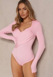 Różowe Eleganckie Body Longsleeve z Ozdobnym Marszczeniem Zimanya. Czerwone body Renee, l, bez wzorów. Za 39.99 zł.
