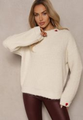 Beżowy Sweter z Wełną i Ozdobnym Sercem Tinnoriava. Brązowe swetry Renee, bez wzorów, z jeansu, bez ramiączek. Za 99.99 zł.