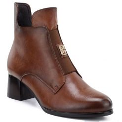 Botki damskie ocieplane na klocku brązowe Potocki SZ12868. Brązowe botki POTOCKI, bez wzorów, z materiału, bez obcasa, bez zapięcia. Za 169.99 zł.