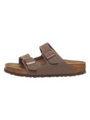Birkenstock Klapki "Arizona" w kolorze jasnobrązowym rozmiar: 37. Brązowe klapki Birkenstock, bez wzorów, z otwartym noskiem, bez obcasa. Za 342.60 zł.