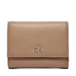 Mały Portfel Damski Calvin Klein. Brązowe portfele Calvin Klein, bez wzorów. Za 179.99 zł.