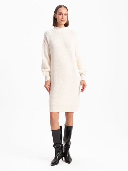 BGN Sukienka dzianinowa w kolorze kremowym rozmiar: 36. Brązowe sukienki BGN, na co dzień, bez wzorów, z dzianiny, bez kołnierzyka, bez ramiączek, midi, proste. Za 96.37 zł.