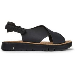 Sandały Camper Oruga w kolorze czarnym. Czarne sandały Camper, bez wzorów, z materiału, eleganckie, bez obcasa, bez zapięcia. Za 550.00 zł.