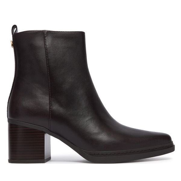 Botki MICHAEL Michael Kors. Brązowe botki MICHAEL Michael Kors, bez wzorów, bez obcasa, na słupku, bez zapięcia. Za 789.99 zł.