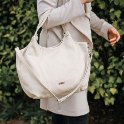 Shopperka SHE skóra import worek beżowa. Brązowe shopper SHE, bez wzorów, ze skóry, bez dodatków. Za 299.99 zł.