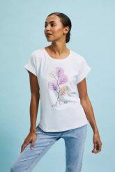 T-shirt z roślinnym wzorem biały. Białe t-shirty MOODO, bez wzorów, bez kołnierzyka, bez ramiączek. W wyprzedaży za 39.99 zł.